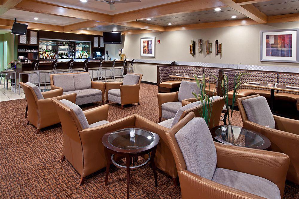 Quality Hotel Conference Center Cincinnati Блу Аш Ресторант снимка