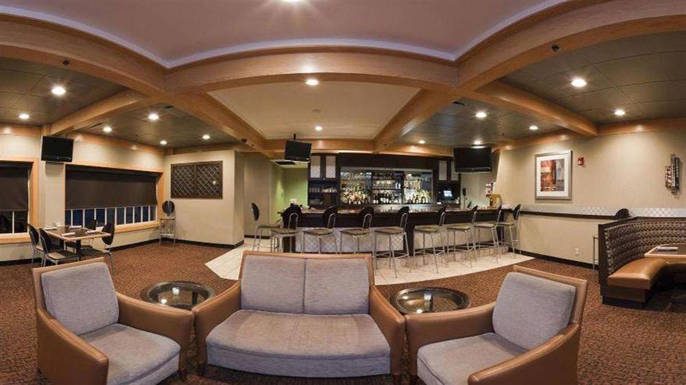 Quality Hotel Conference Center Cincinnati Блу Аш Екстериор снимка