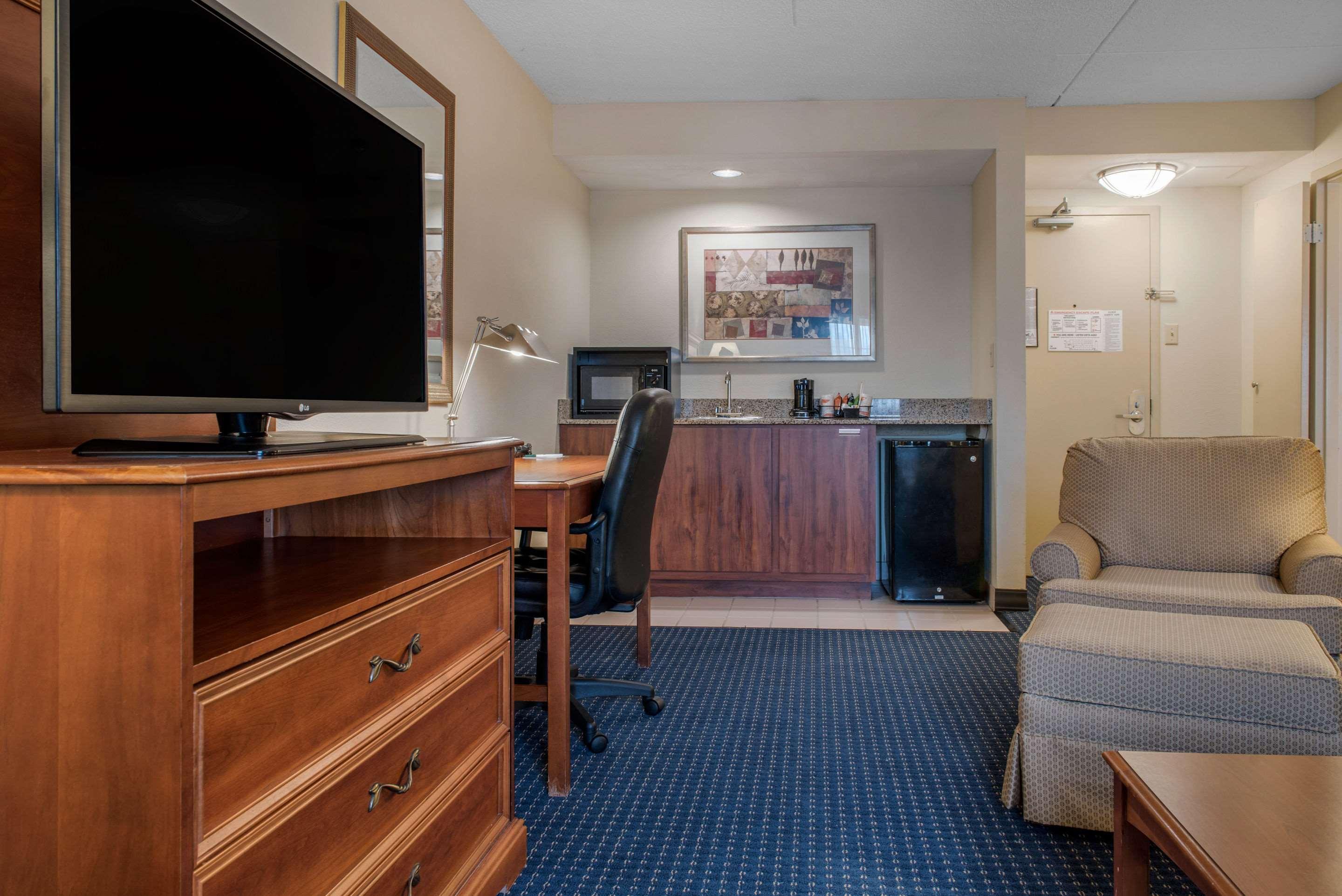 Quality Hotel Conference Center Cincinnati Блу Аш Екстериор снимка