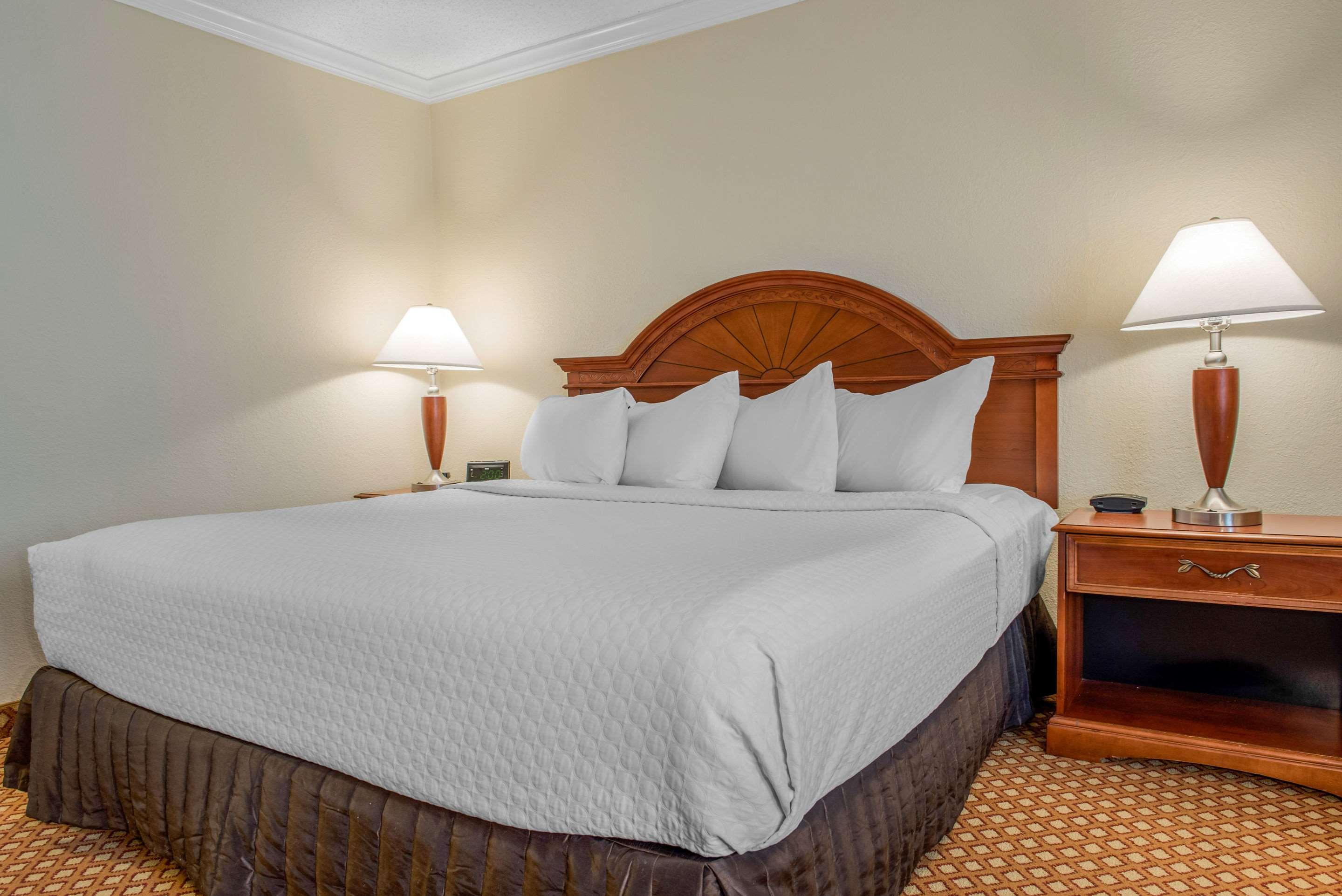 Quality Hotel Conference Center Cincinnati Блу Аш Екстериор снимка