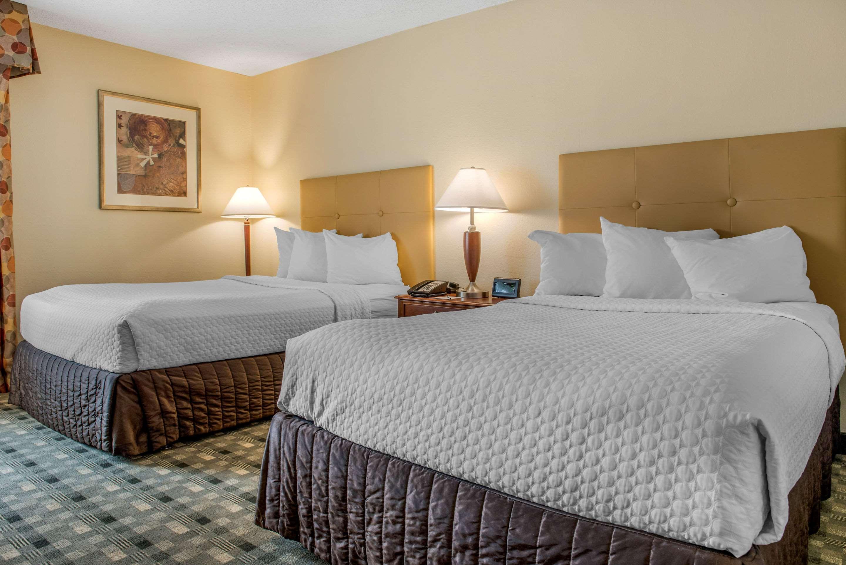 Quality Hotel Conference Center Cincinnati Блу Аш Екстериор снимка