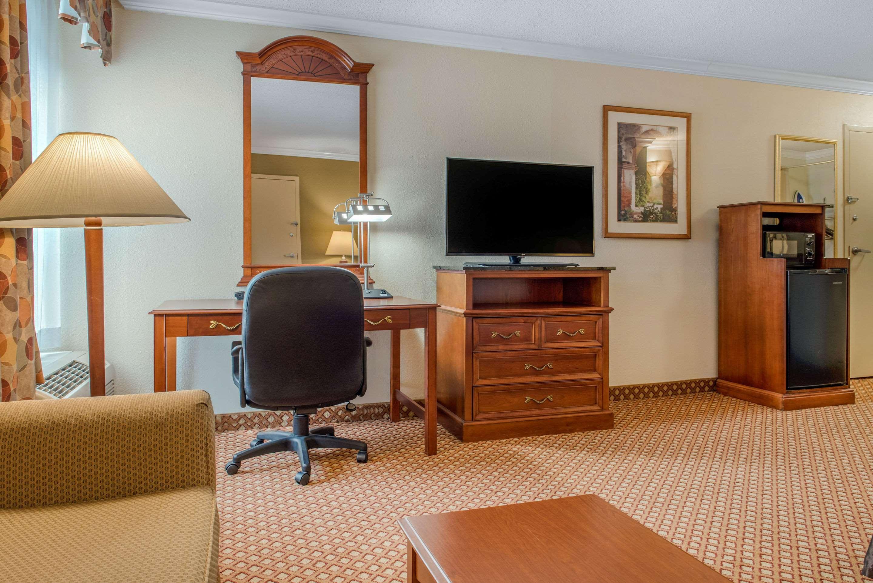 Quality Hotel Conference Center Cincinnati Блу Аш Екстериор снимка