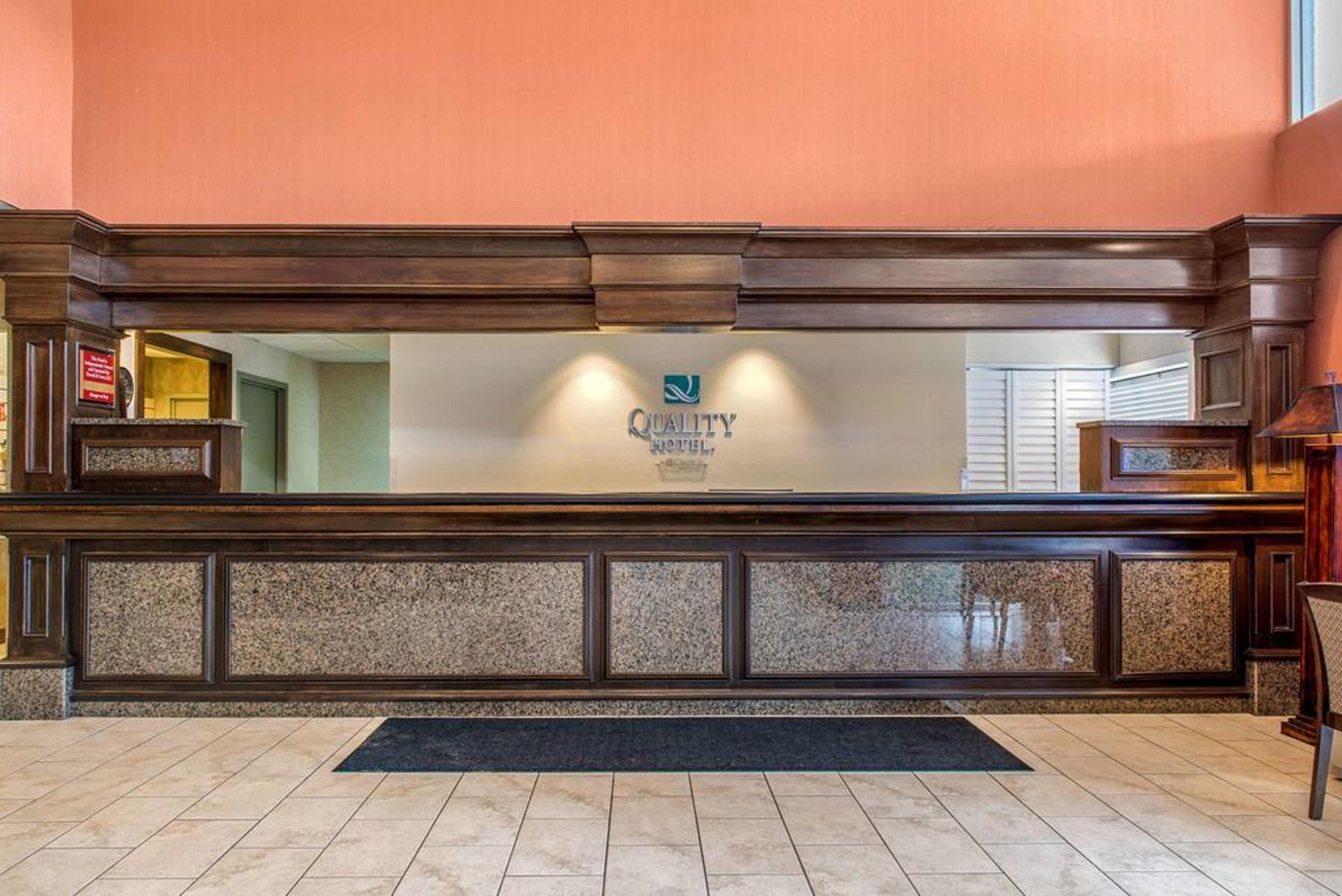 Quality Hotel Conference Center Cincinnati Блу Аш Екстериор снимка
