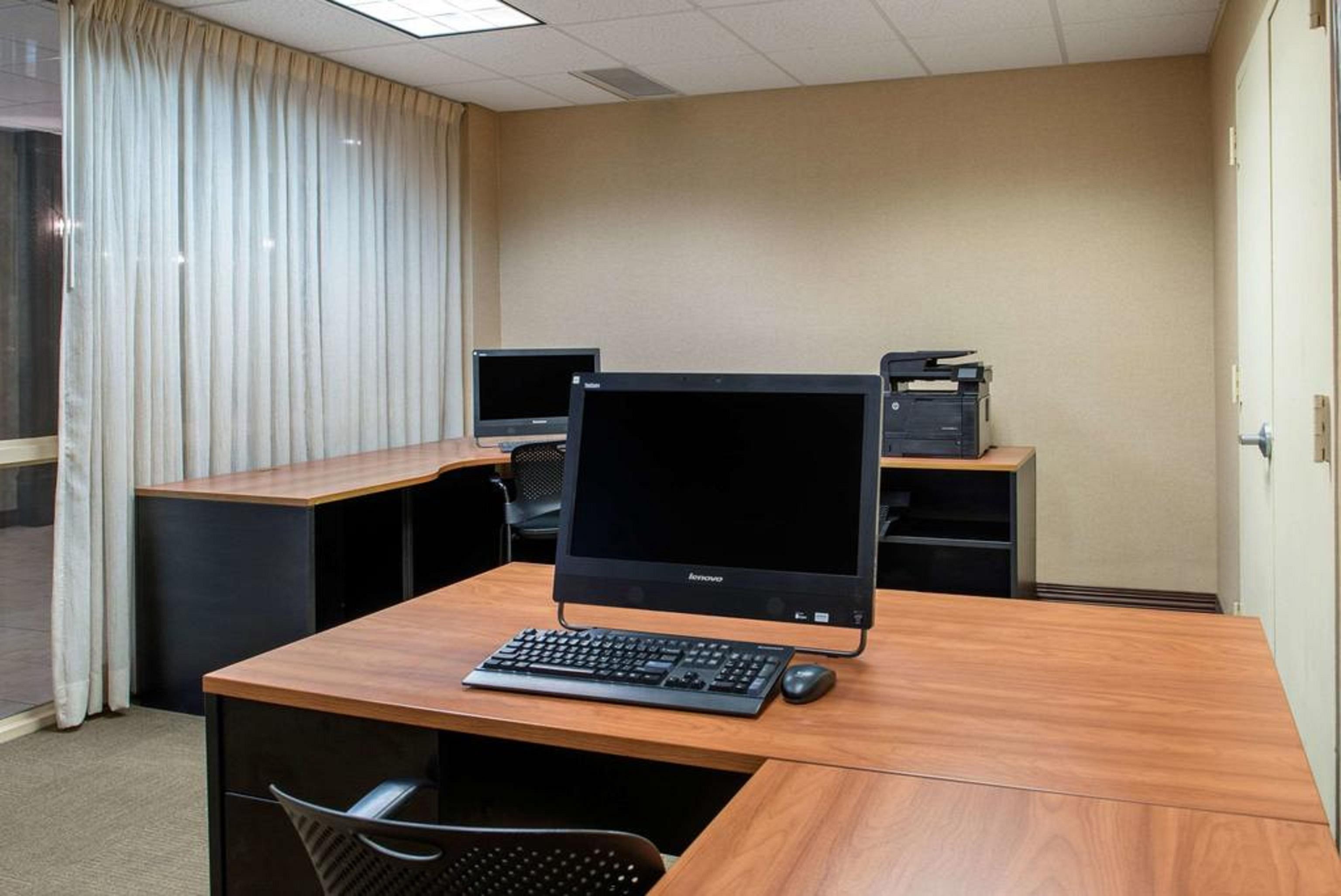 Quality Hotel Conference Center Cincinnati Блу Аш Екстериор снимка