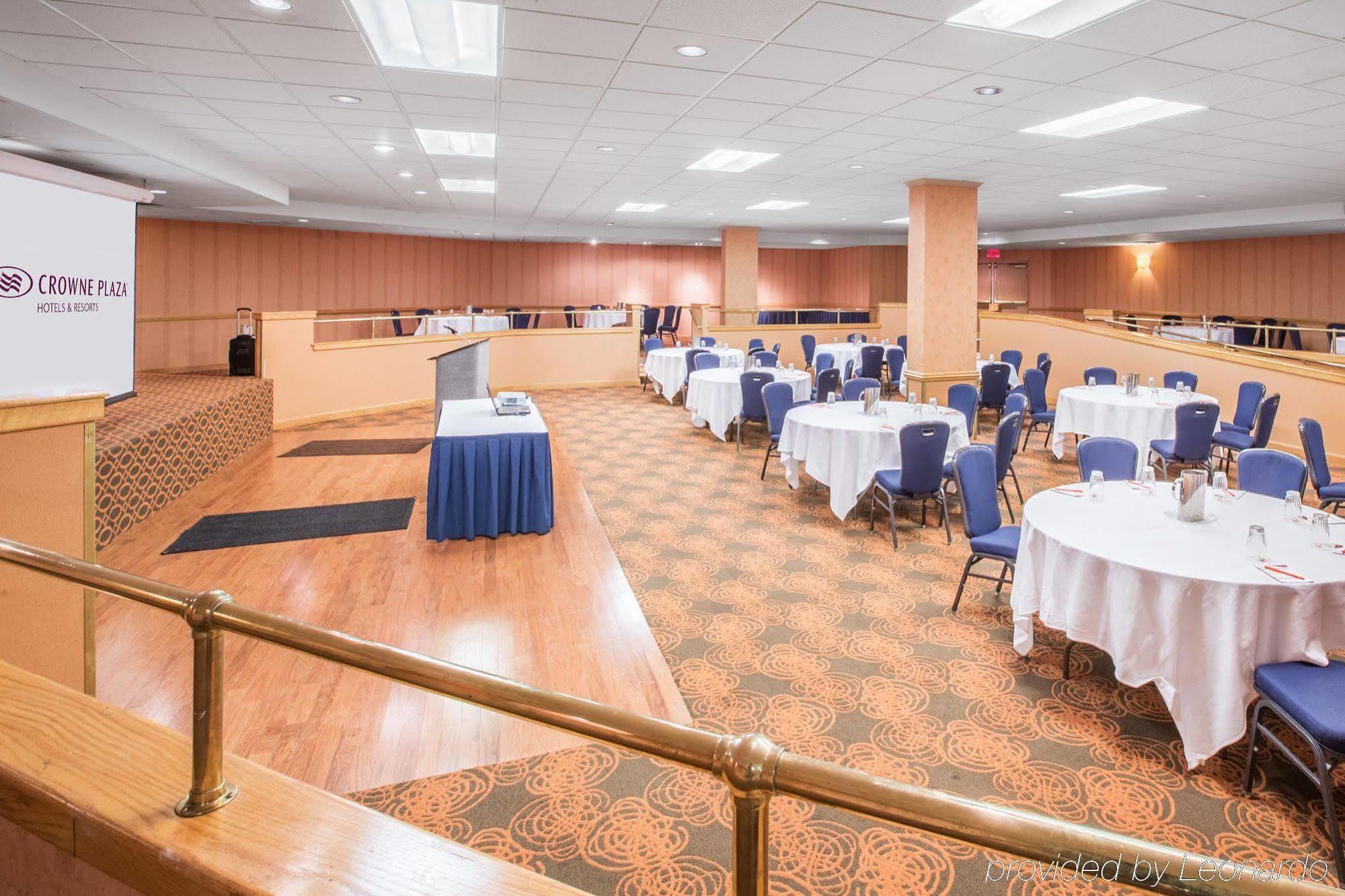 Quality Hotel Conference Center Cincinnati Блу Аш Екстериор снимка