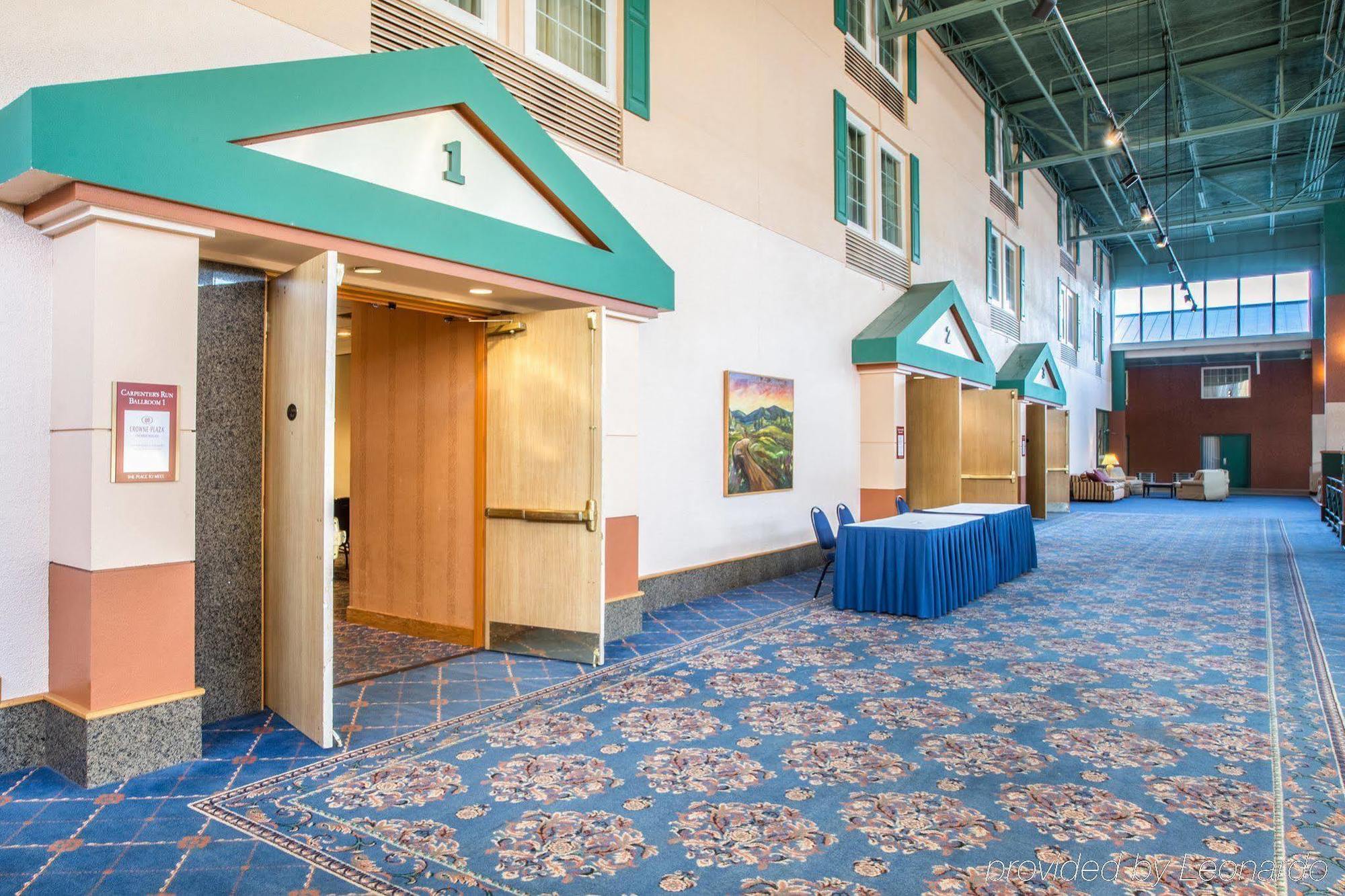 Quality Hotel Conference Center Cincinnati Блу Аш Екстериор снимка