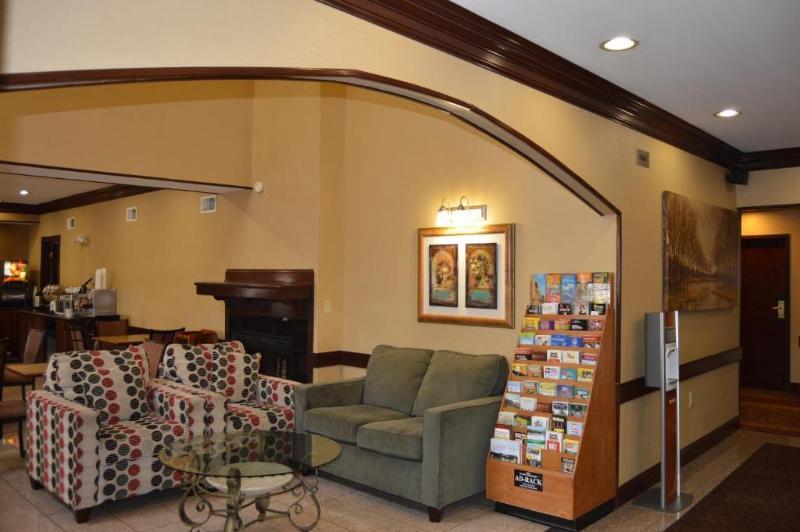 Quality Hotel Conference Center Cincinnati Блу Аш Екстериор снимка