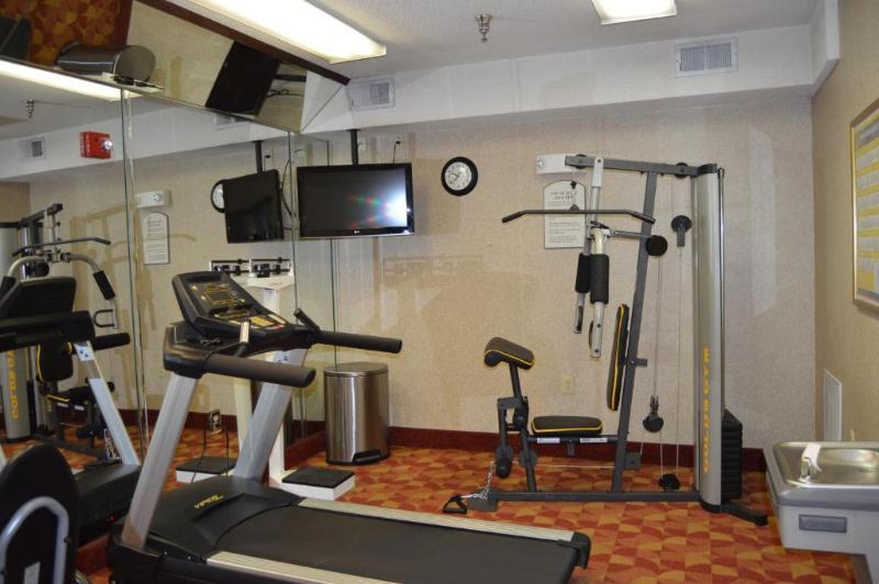 Quality Hotel Conference Center Cincinnati Блу Аш Екстериор снимка