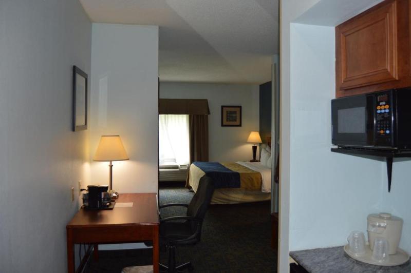 Quality Hotel Conference Center Cincinnati Блу Аш Екстериор снимка