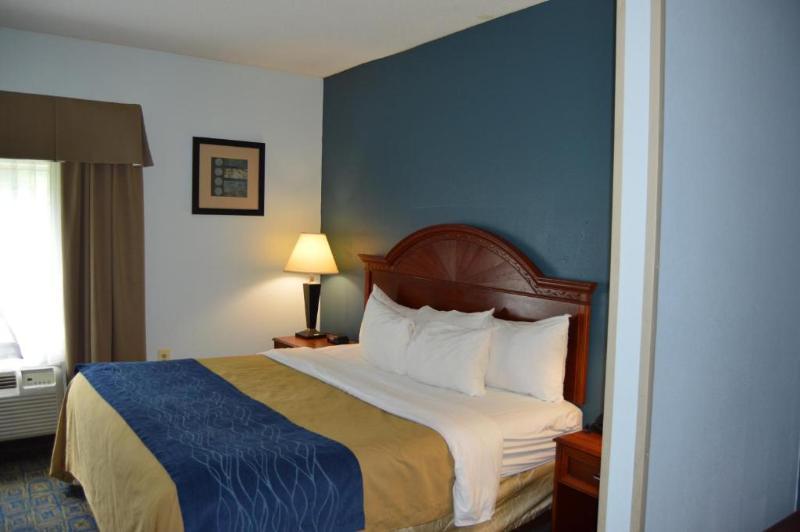 Quality Hotel Conference Center Cincinnati Блу Аш Екстериор снимка