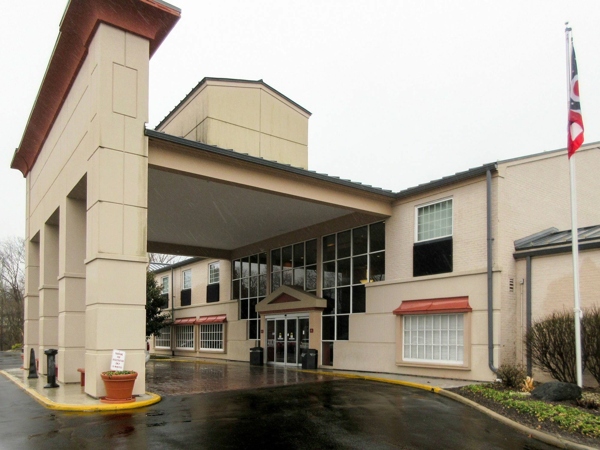 Quality Hotel Conference Center Cincinnati Блу Аш Екстериор снимка