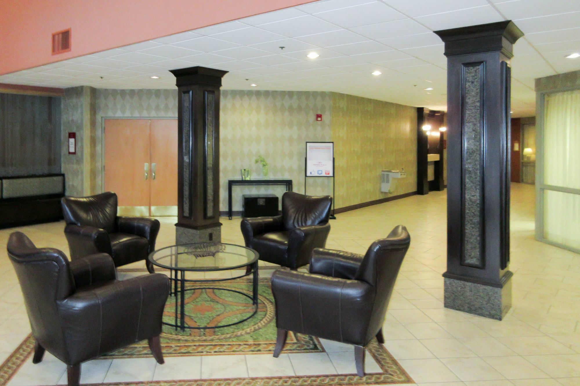 Quality Hotel Conference Center Cincinnati Блу Аш Екстериор снимка